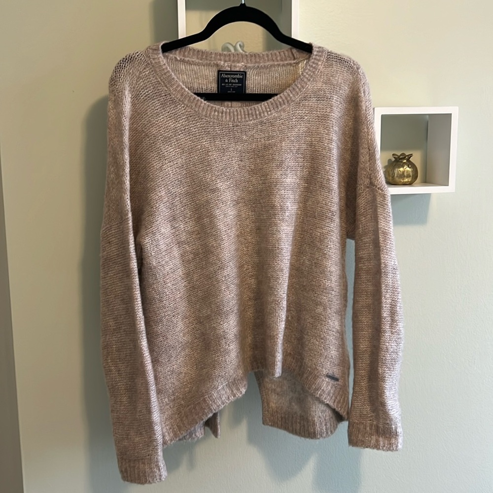 Abercrombie and Fitch women’s sweater cream- size large